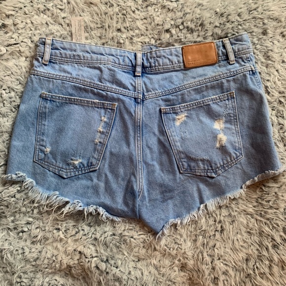 SOLD‼️ Zara Denim Short - Picture 4 of 5